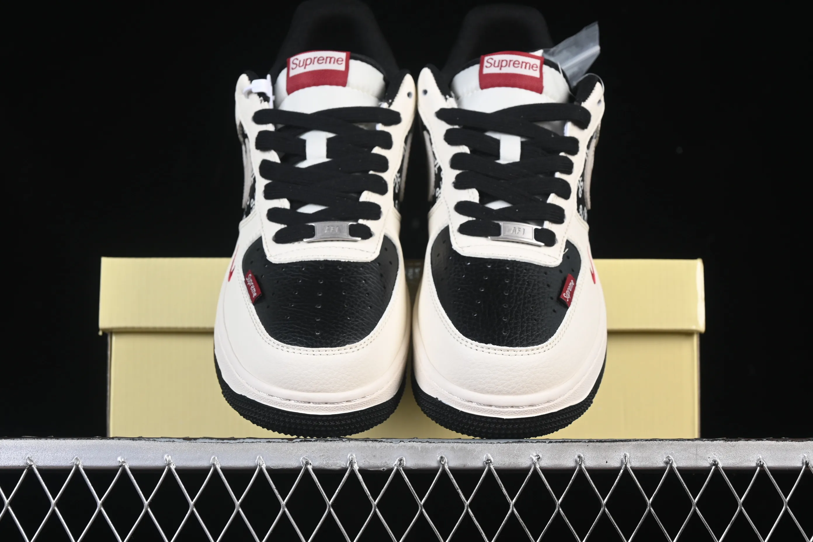 All Categories Nk Air Force 1 Air Force Series Nk Air Force 1 Low Air Force Low Nike Air Force 1'07 Low Joint Beige Black Black Red High-end Customized Low-top Casual Sneakers XD2588-610